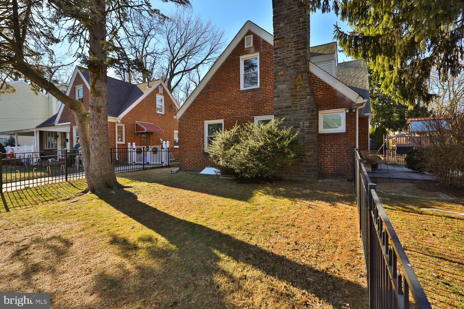557 Seville St