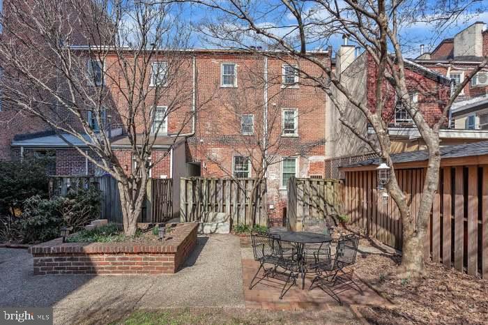 218 Monroe St