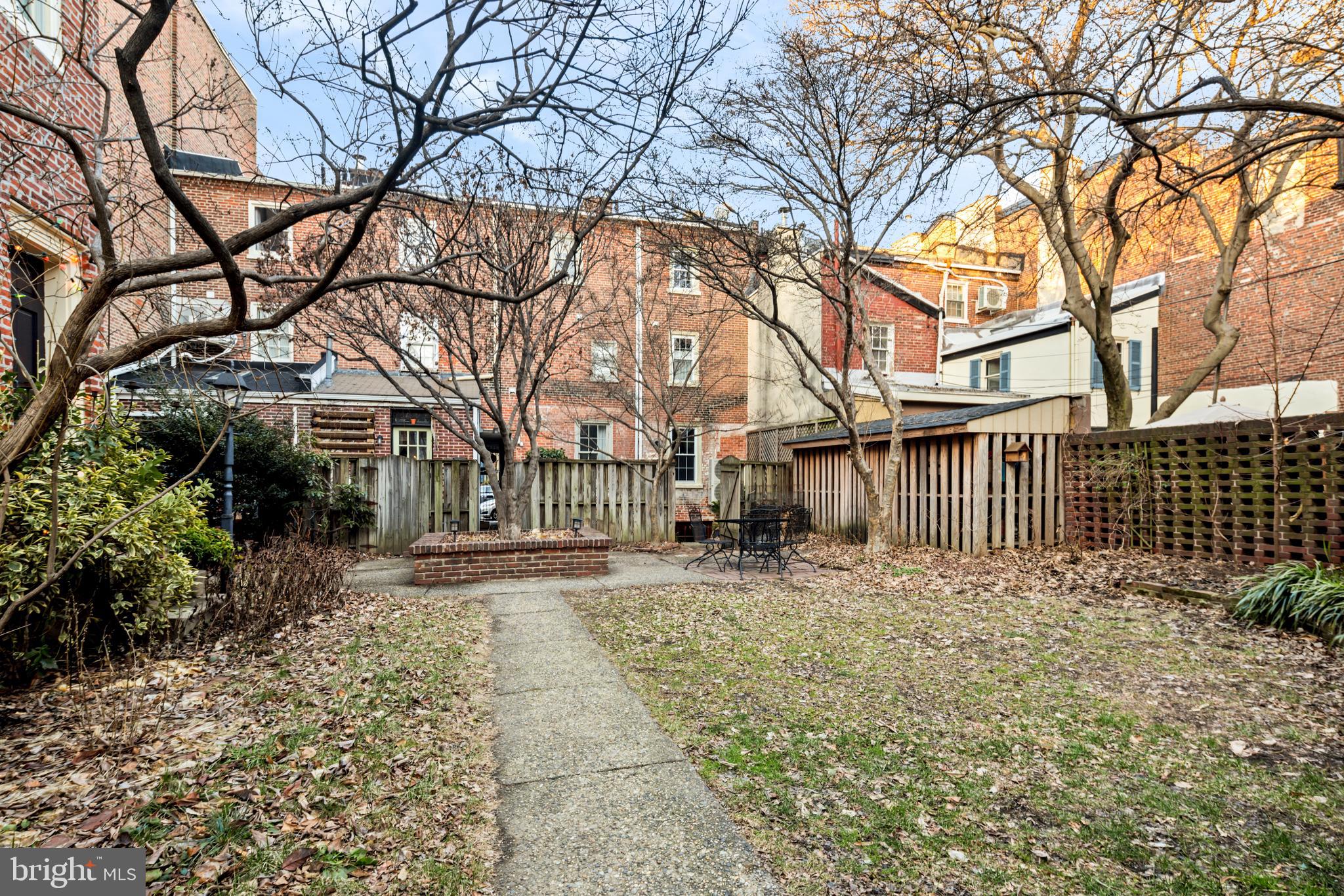 218 Monroe St