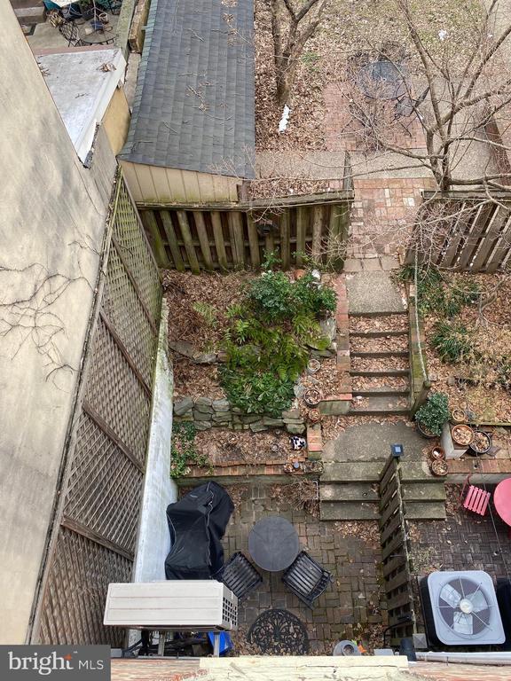 218 Monroe St
