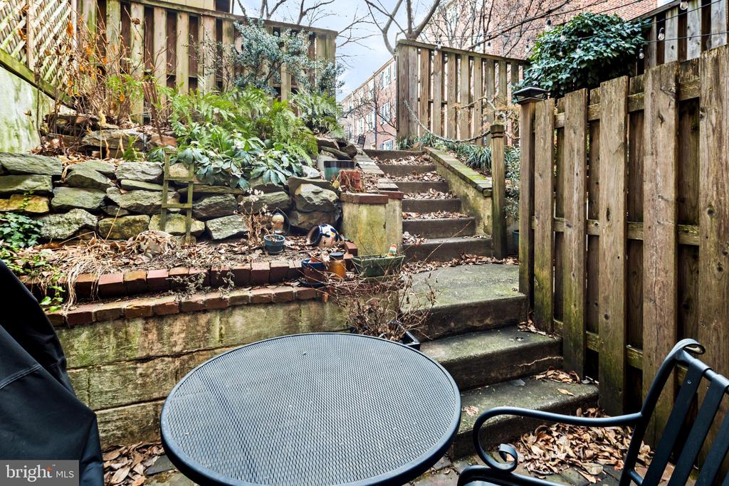 218 Monroe St