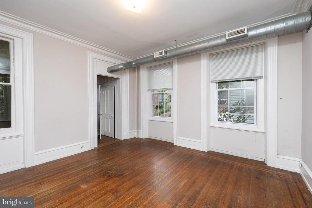 2021 SPRING GARDEN ST #2R