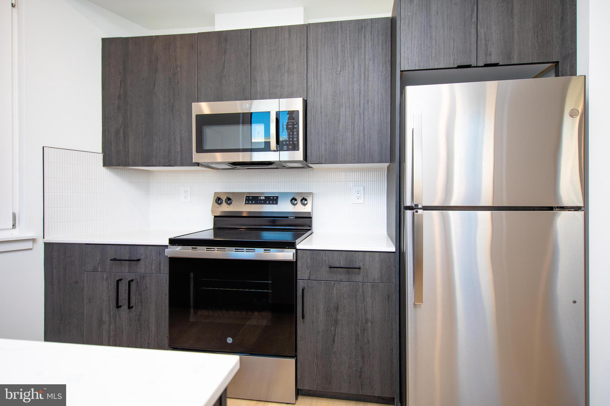 633-35 N 5TH ST #201