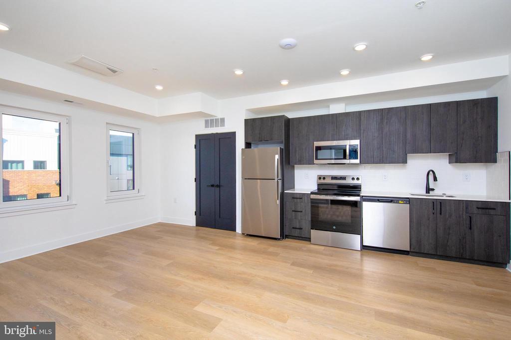 633-35 N 5TH ST #202