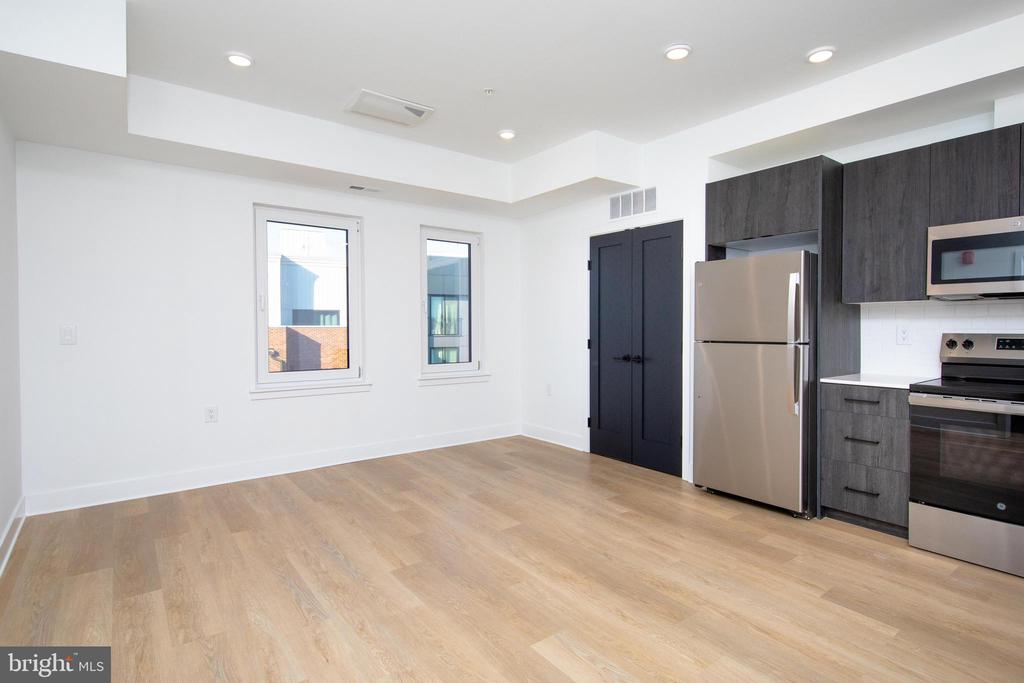 633-35 N 5TH ST #202