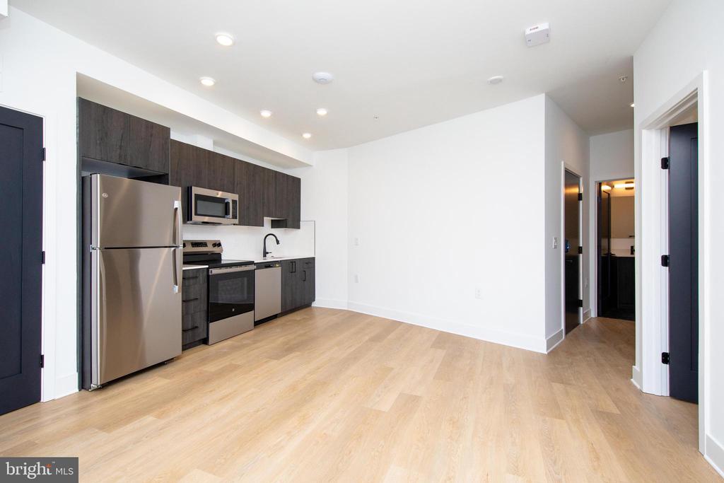 633-35 N 5TH ST #202