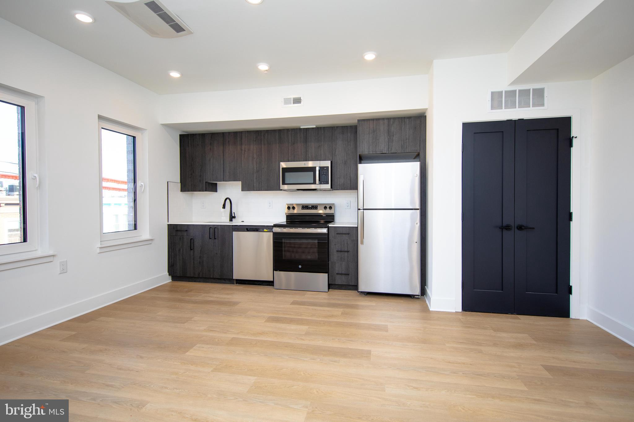 633-35 N 5TH ST #205