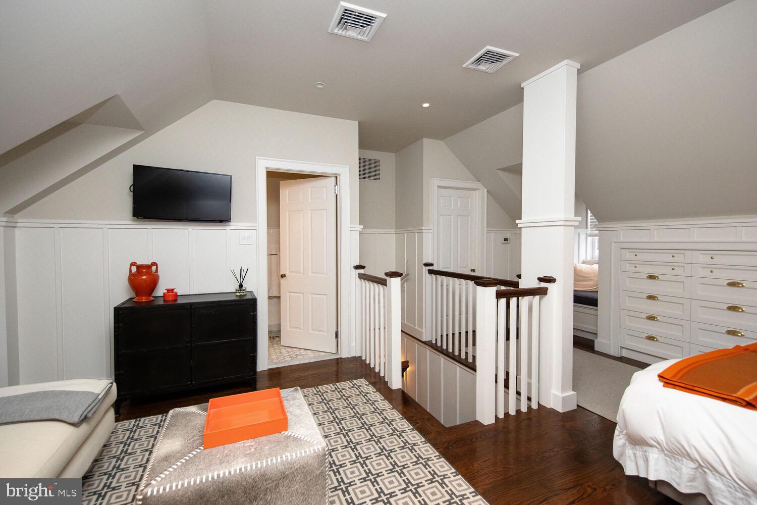 714 W Mount Airy Ave
