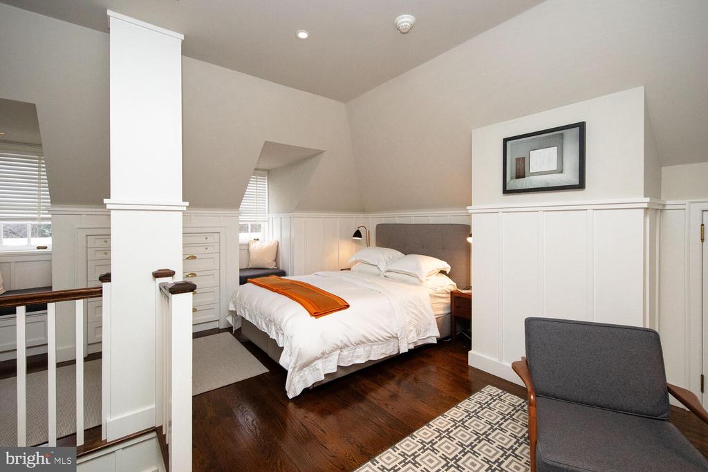 714 W Mount Airy Ave