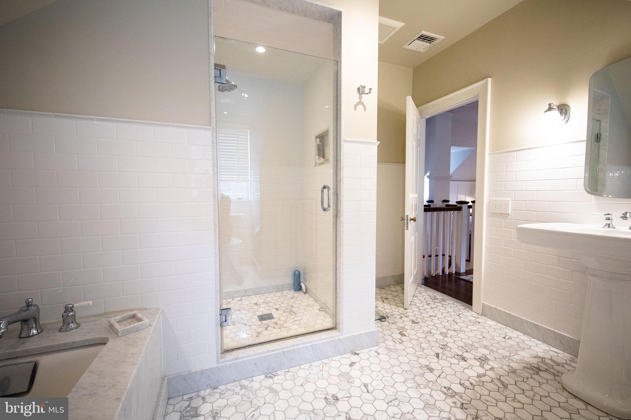 714 W Mount Airy Ave