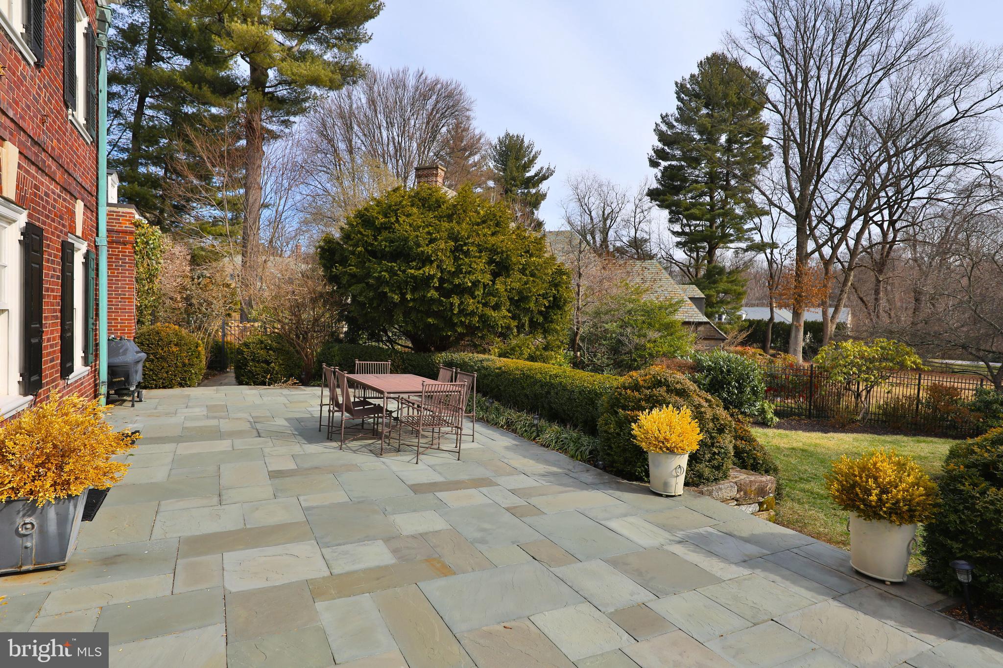 714 W Mount Airy Ave