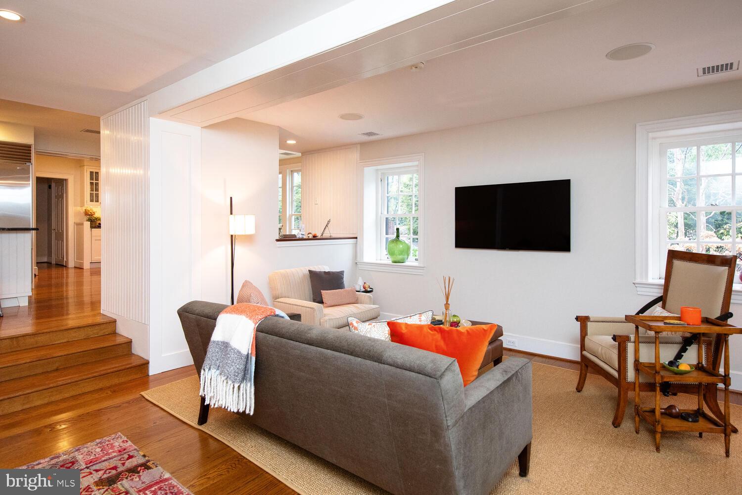 714 W Mount Airy Ave