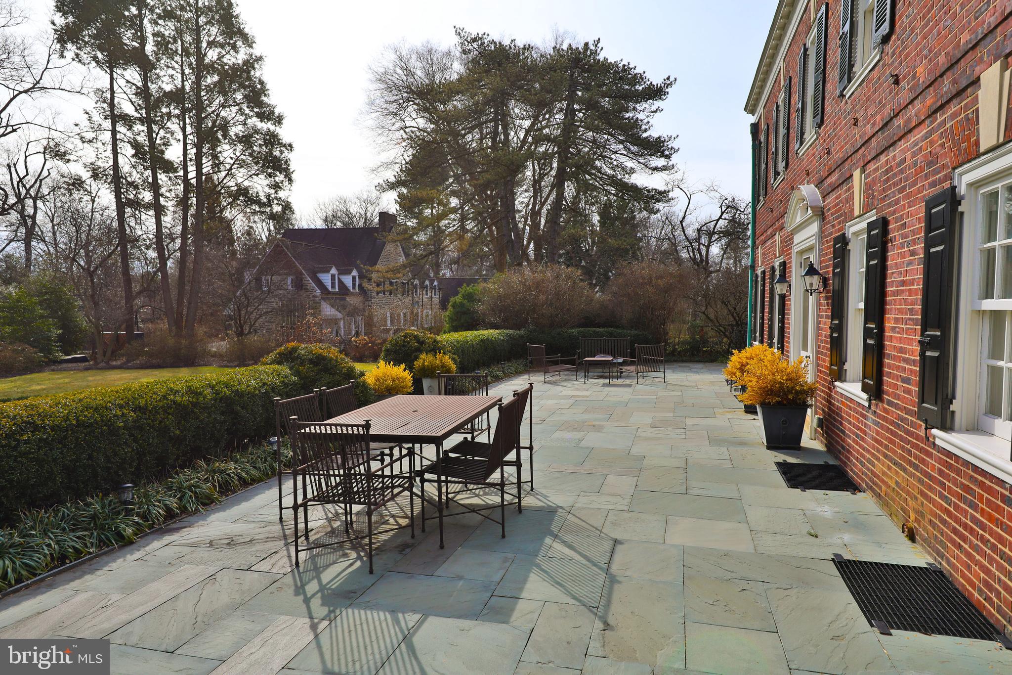 714 W Mount Airy Ave