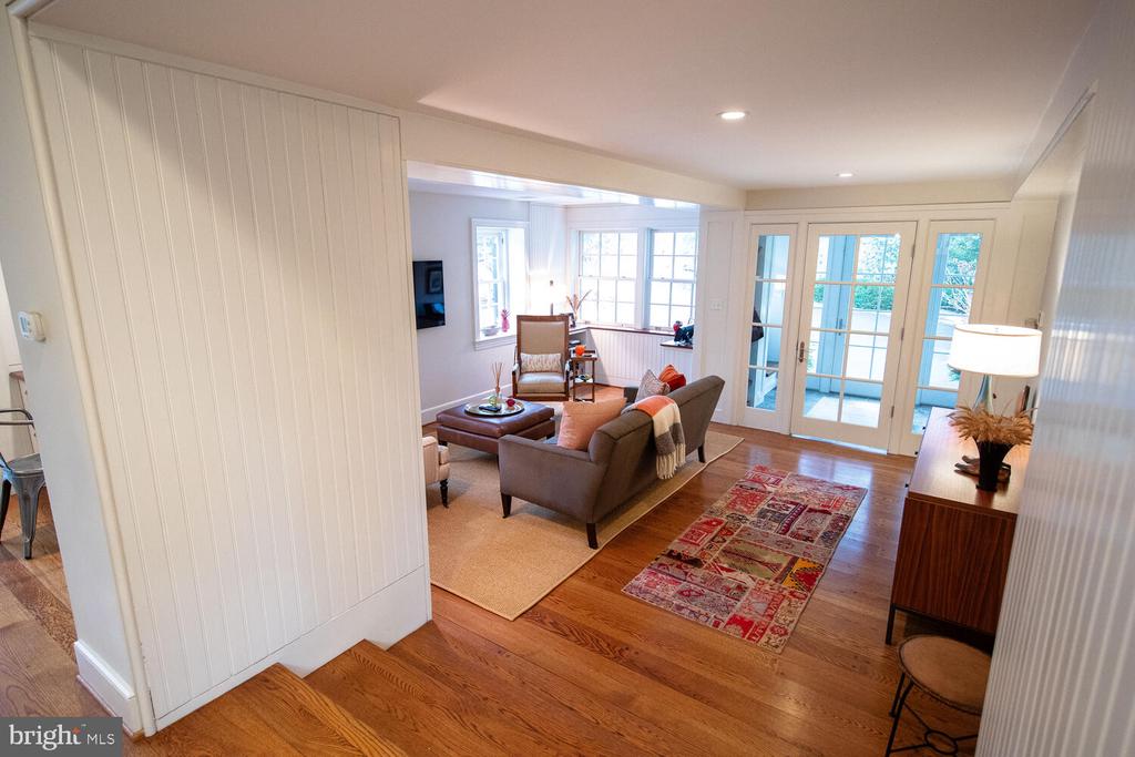 714 W Mount Airy Ave