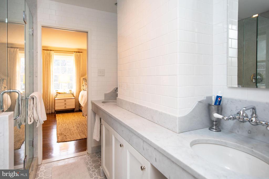 714 W Mount Airy Ave