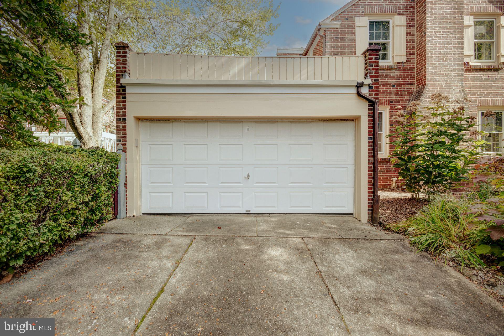 301 E Allens Ln