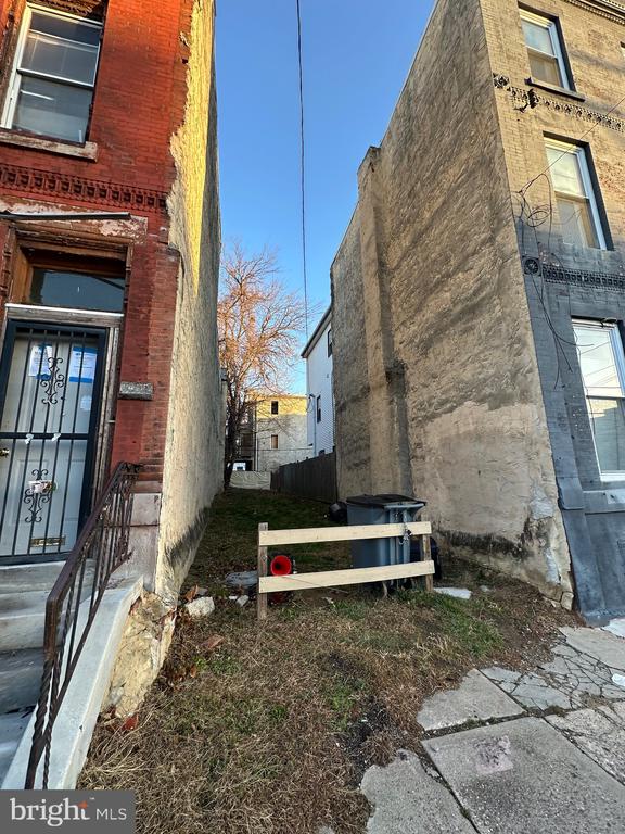 1907 W Norris St