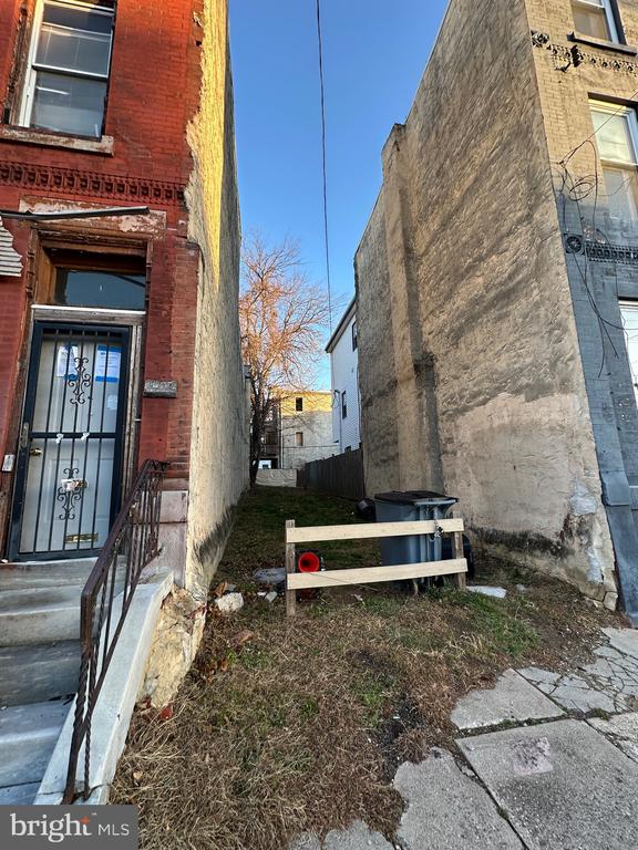 1907 W Norris St