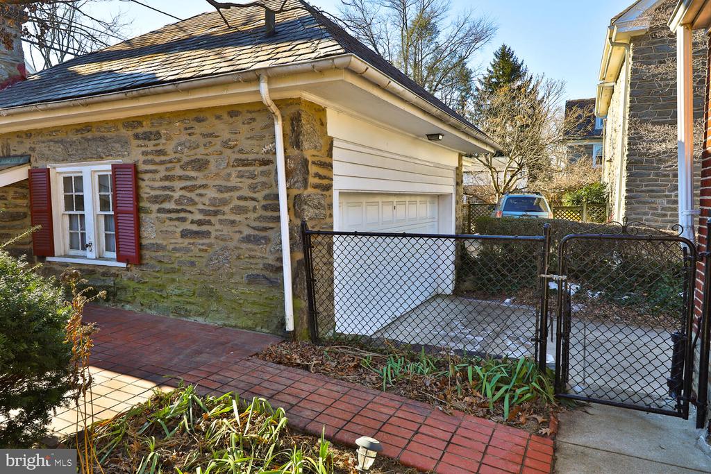 3226 W Penn St
