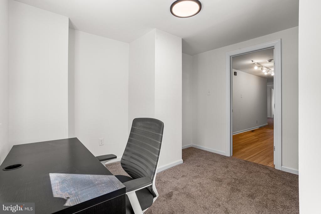 4611 WOODLAND AVE #1