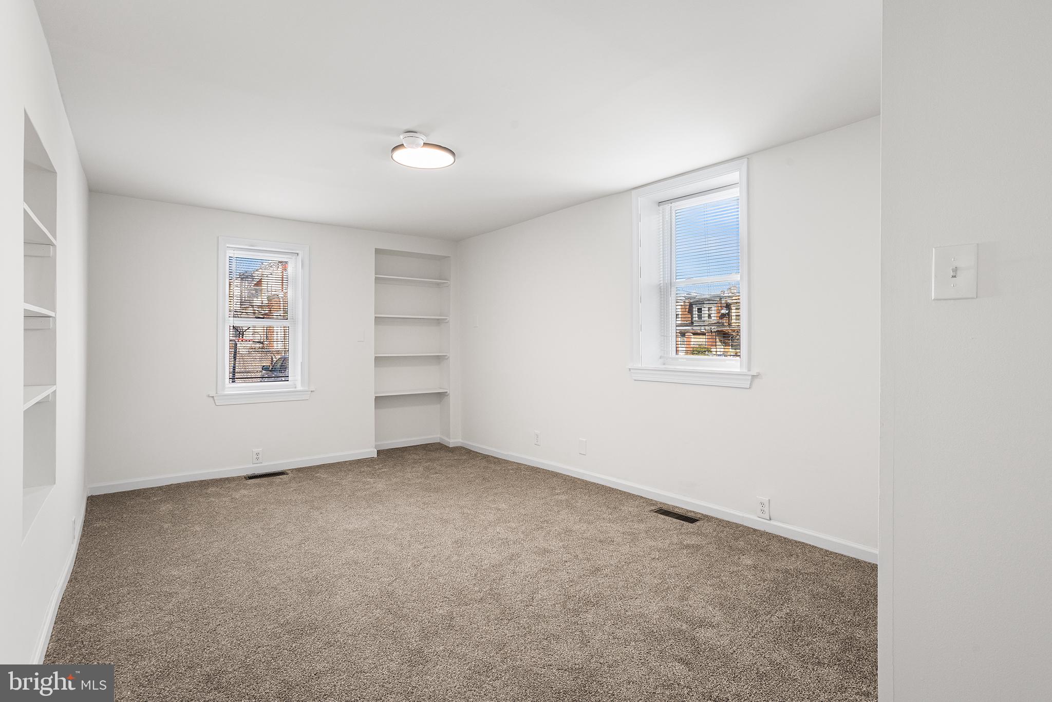 4611 WOODLAND AVE #1