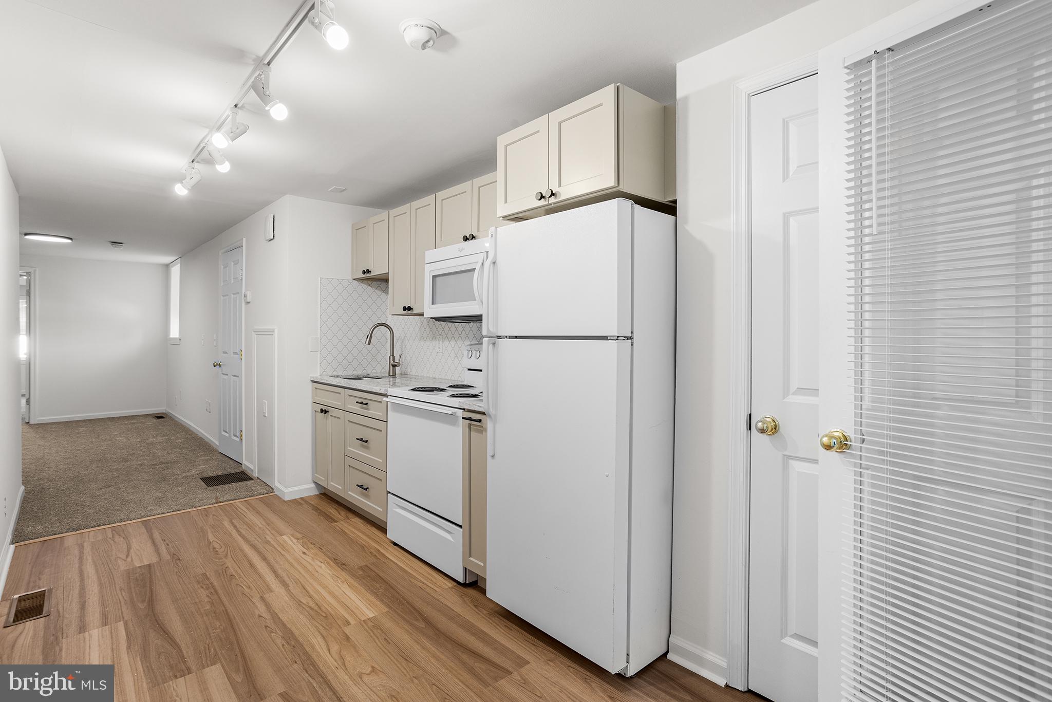 4611 WOODLAND AVE #1