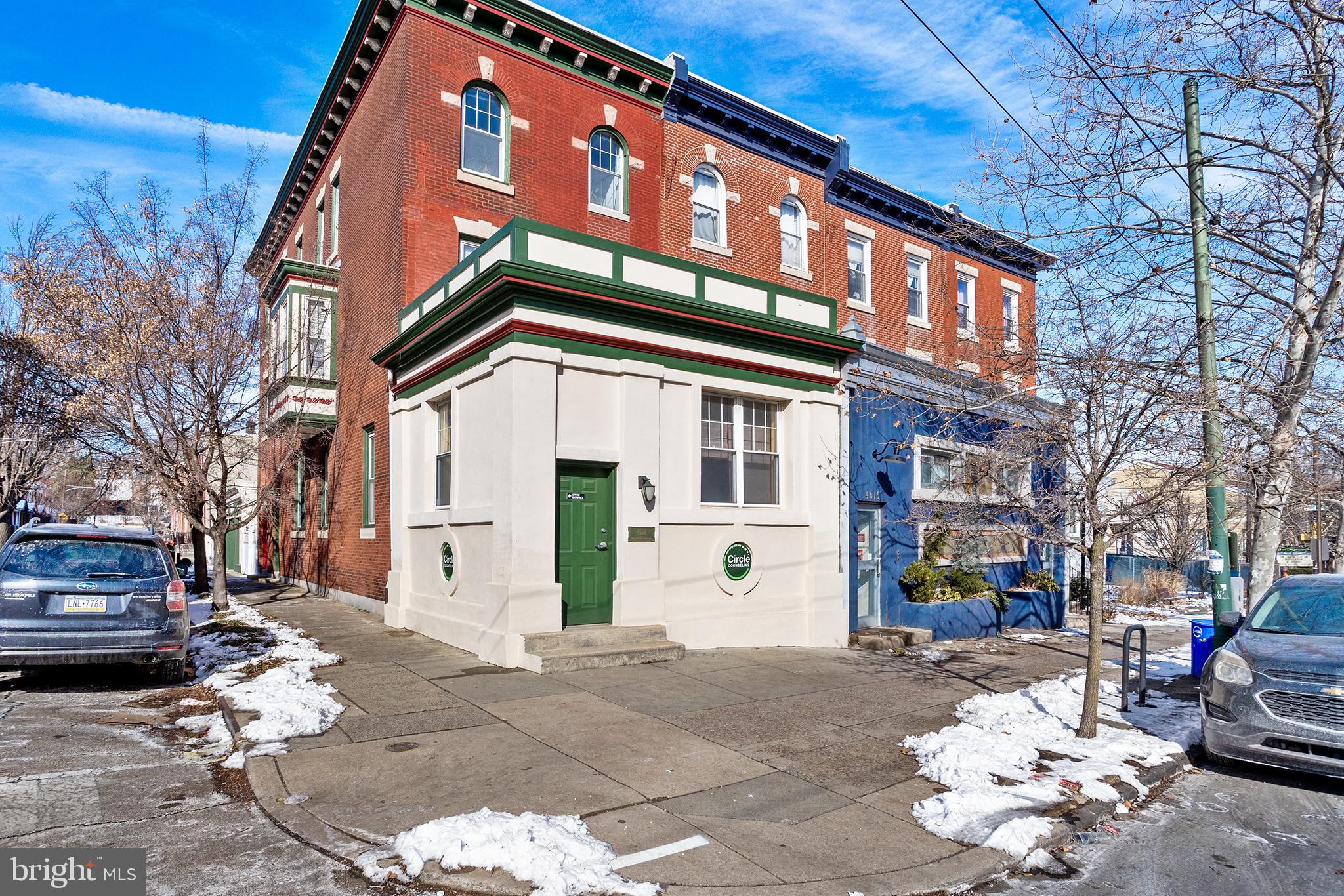 4613 WOODLAND AVE #1R