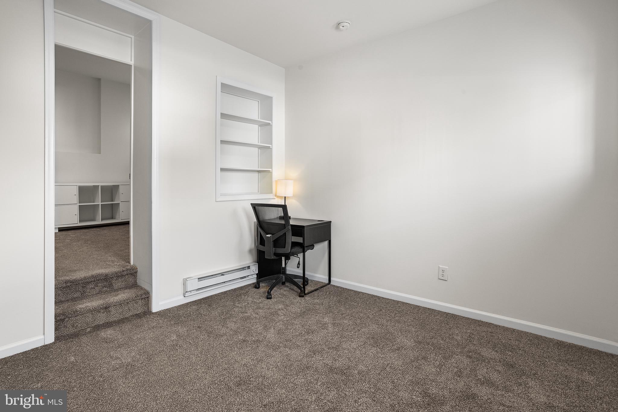 4613 WOODLAND AVE #1R