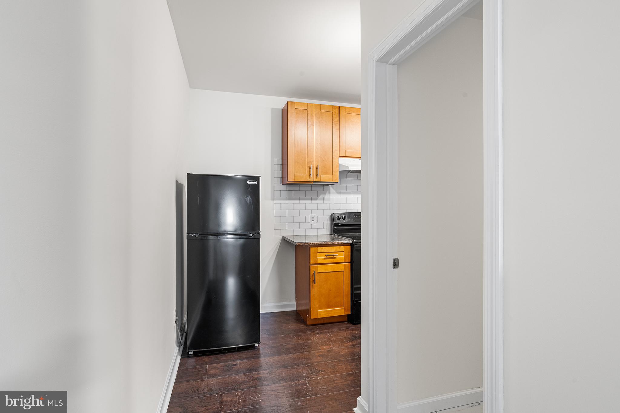 4613 WOODLAND AVE #1R