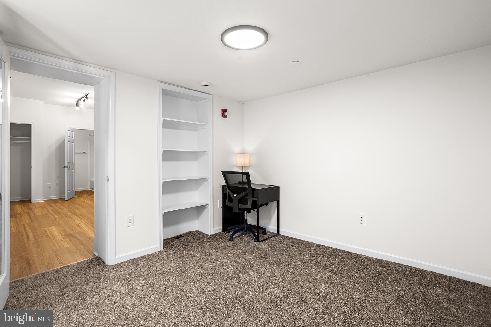 4615 WOODLAND AVE #1R