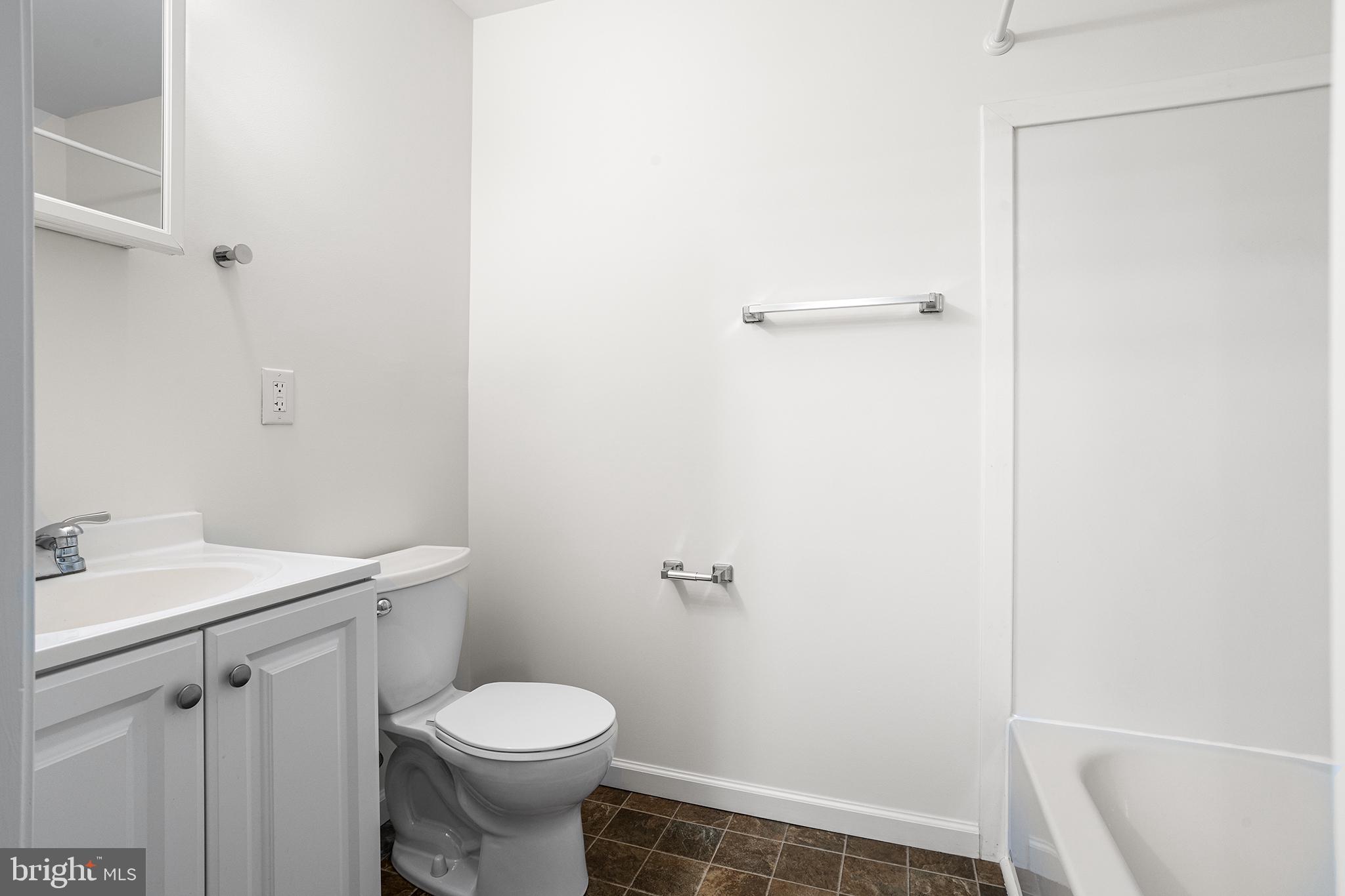 4615 WOODLAND AVE #1R