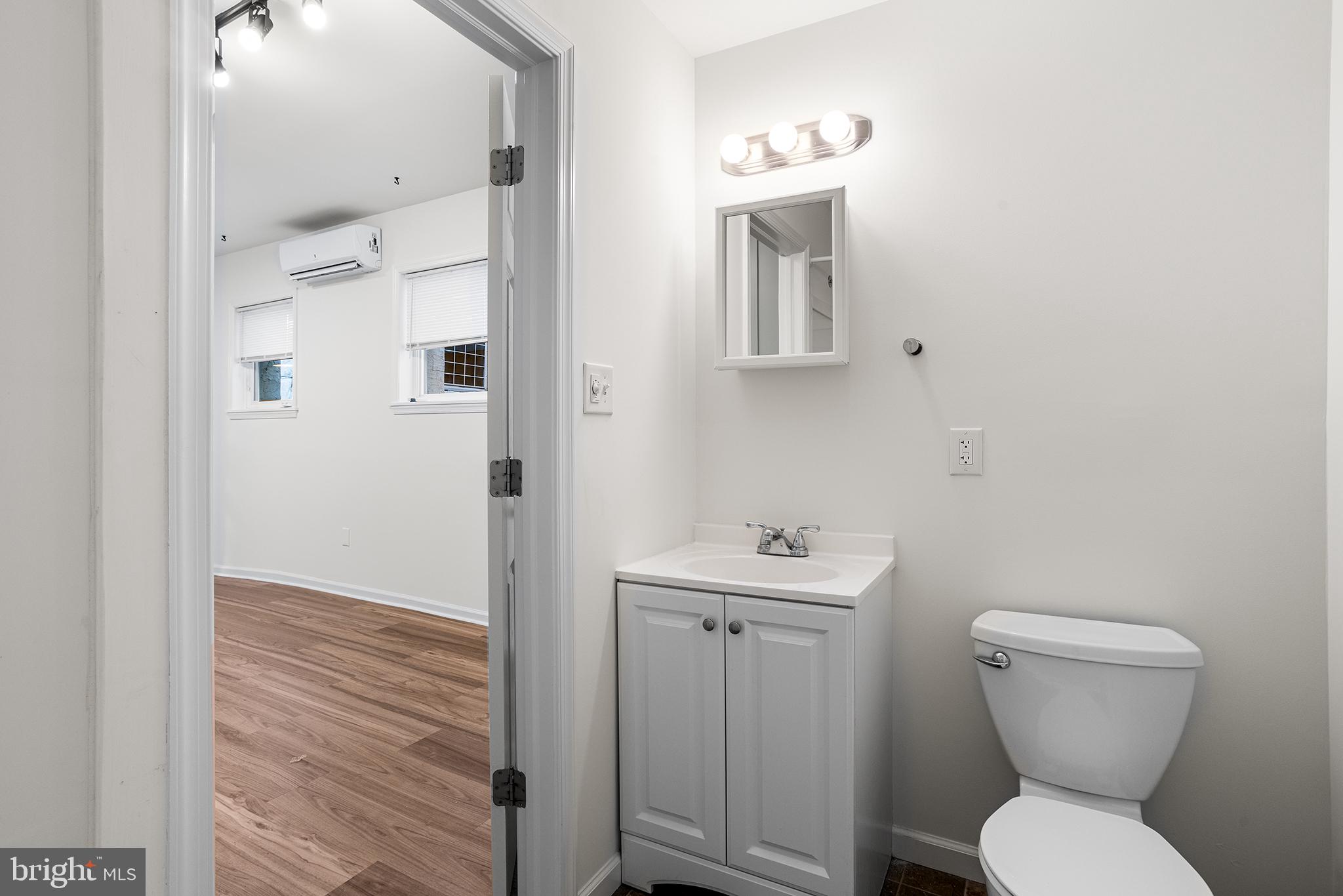 4615 WOODLAND AVE #1R