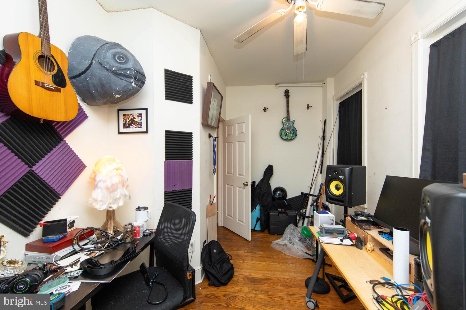 2711 W Girard Ave