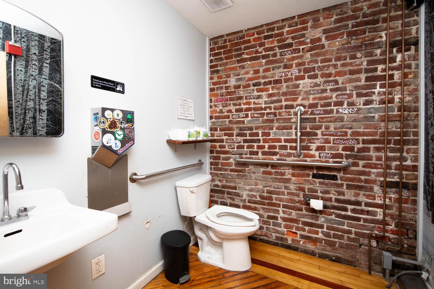 2711 W Girard Ave
