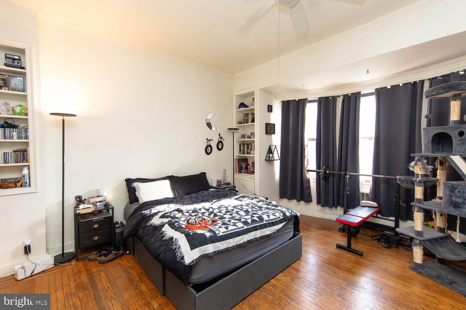 2711 W Girard Ave