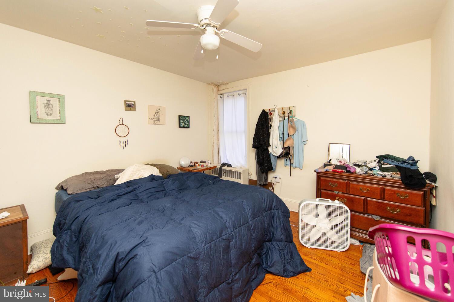 2711 W Girard Ave