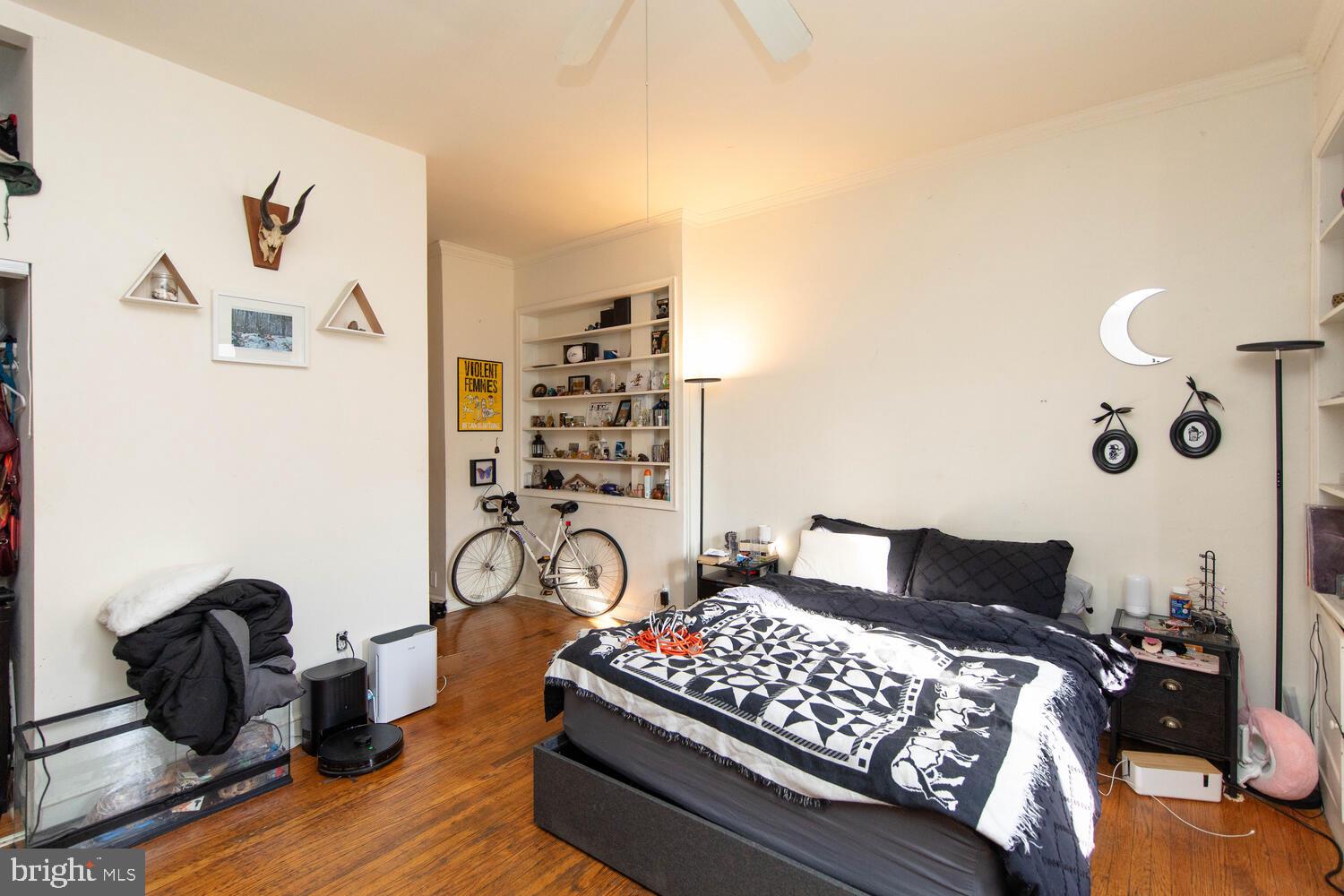 2711 W Girard Ave
