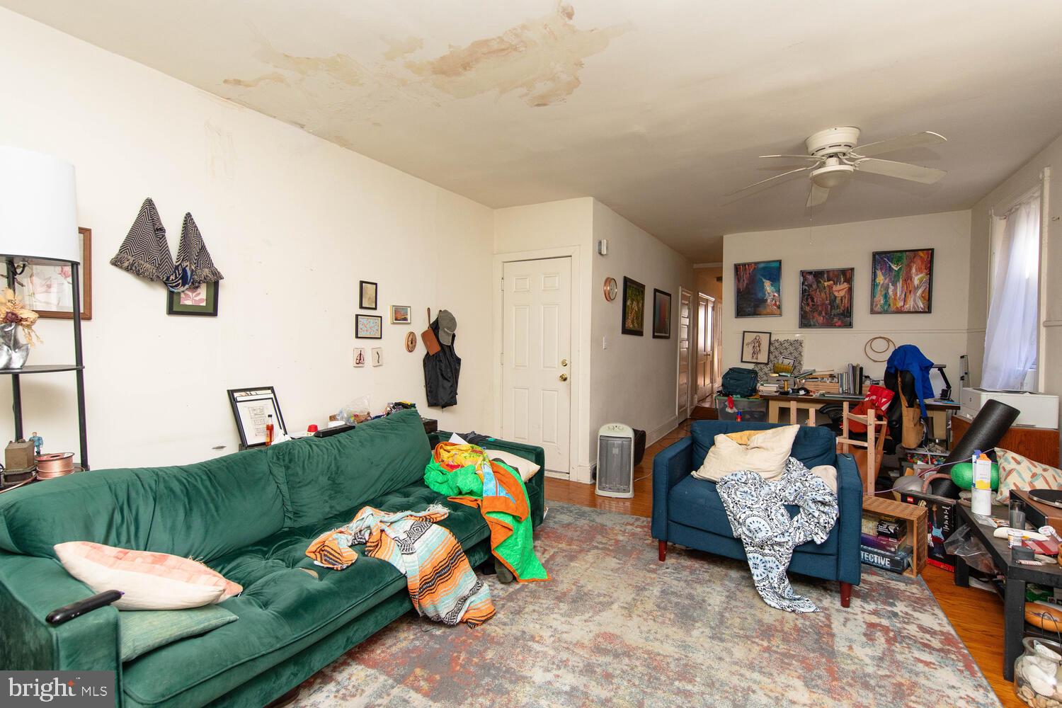 2711 W Girard Ave