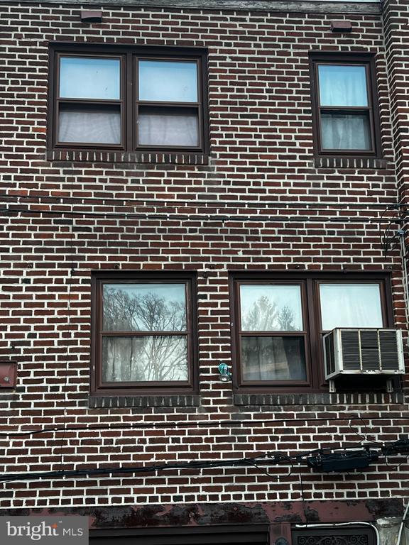 1153 E Slocum St