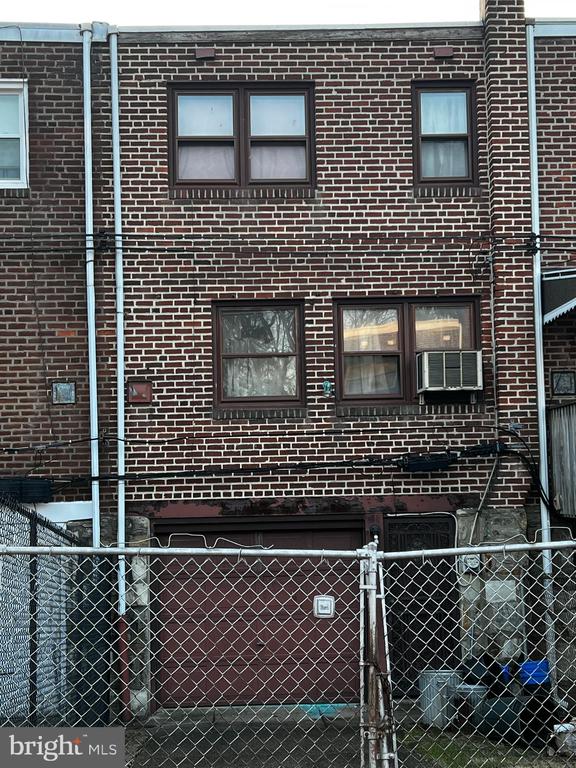 1153 E Slocum St
