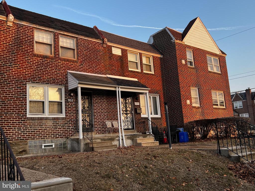 1153 E Slocum St