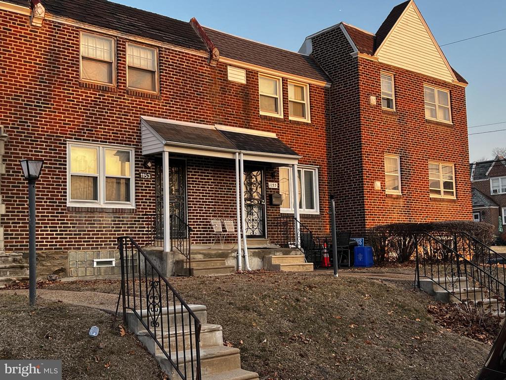 1153 E Slocum St