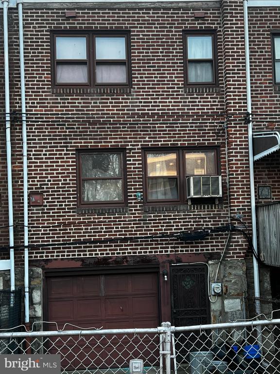 1153 E Slocum St