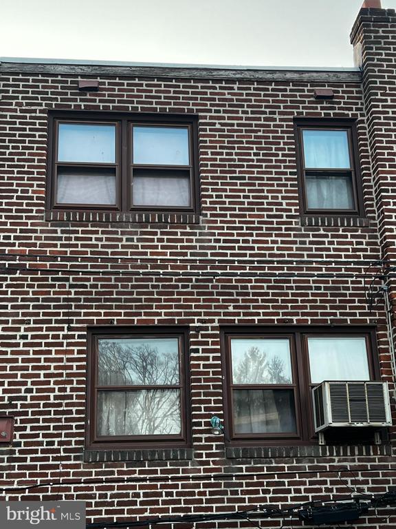 1153 E Slocum St