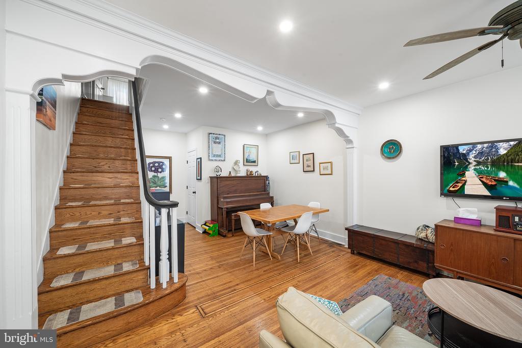 404 Moore St