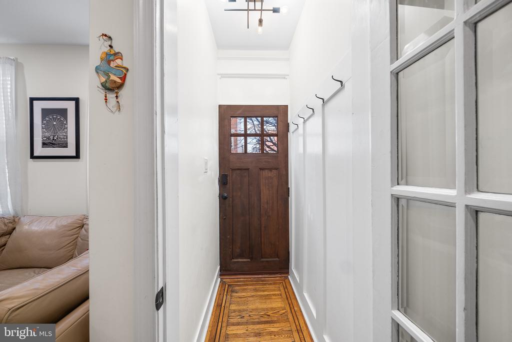 404 Moore St