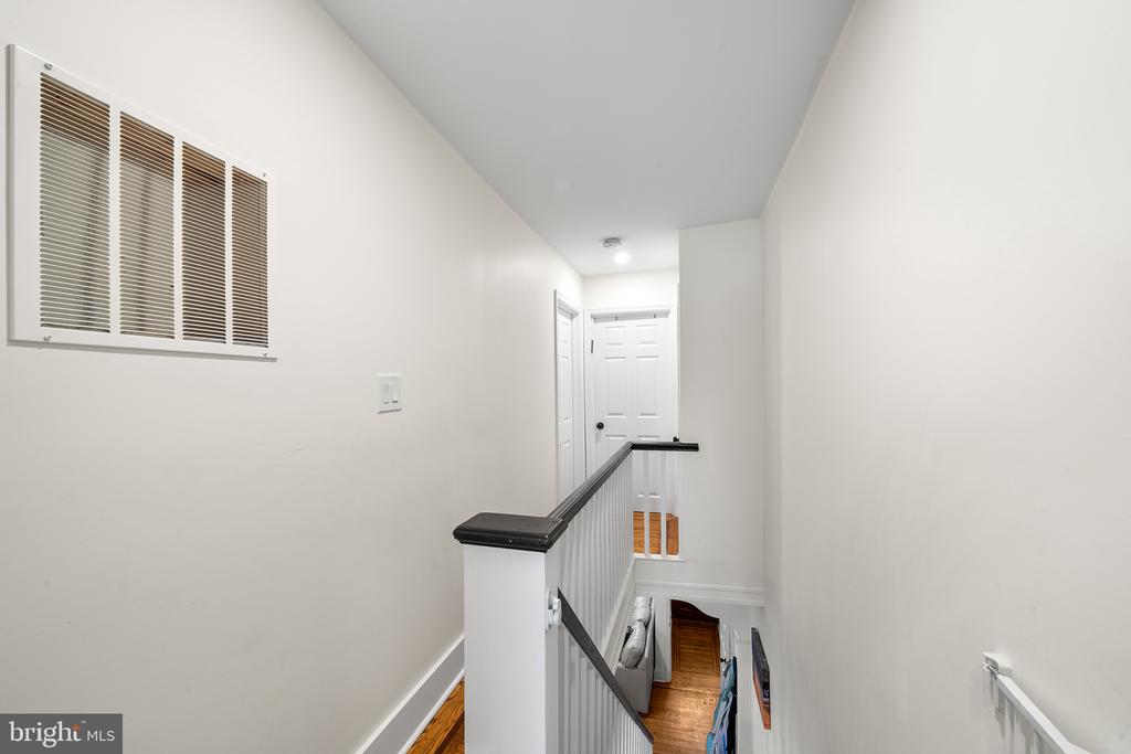 404 Moore St