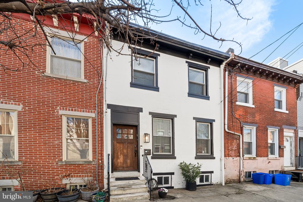 404 Moore St