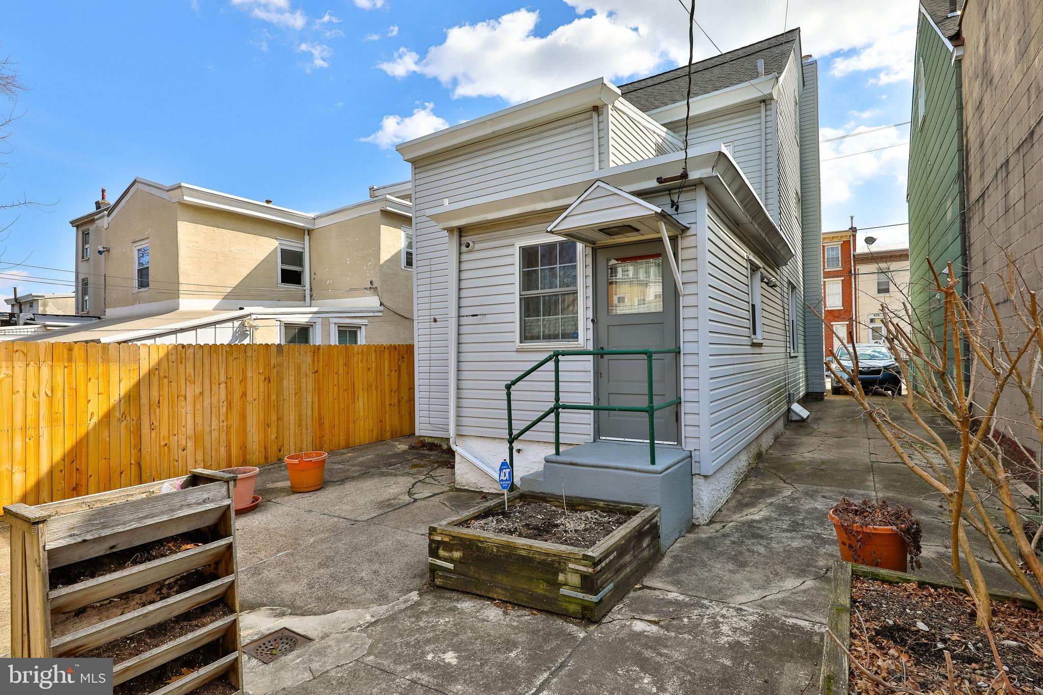 462 Conarroe St