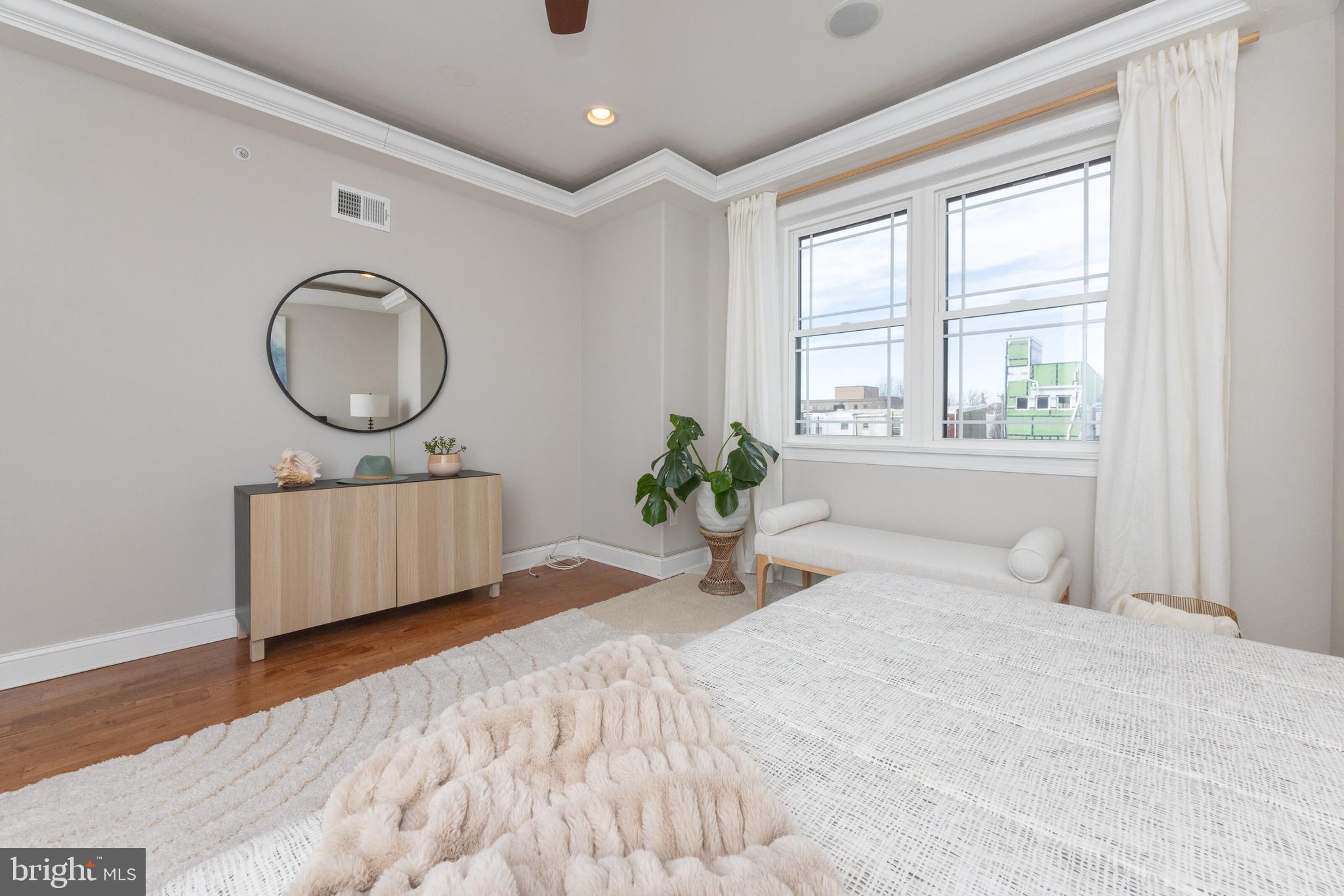 2561 Kern St